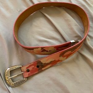 Pink camo Ariat belt